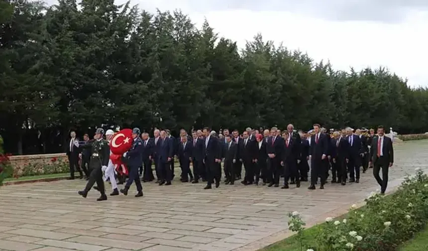 Erdoğan Anıtkabir'i ziyaret etti