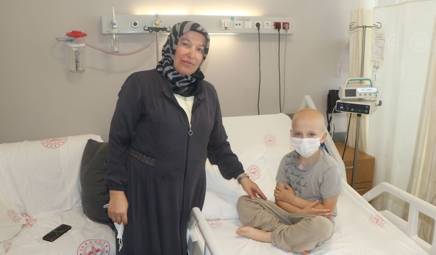 7 yaşındaki Harun'un vücudunda tespit edilen 20 santimetrelik tümör, operasyonla temizlendi