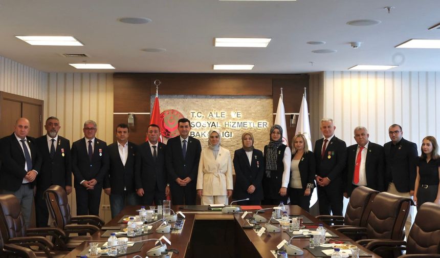 Bakan Göktaş, şehit aileleri ve gazilerle bir araya geldi