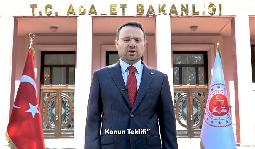 Bakan Gürlek: Şehitlerimizin aziz hatıralarını incitecek hiçbir tasarrufa izin verilmeyecek