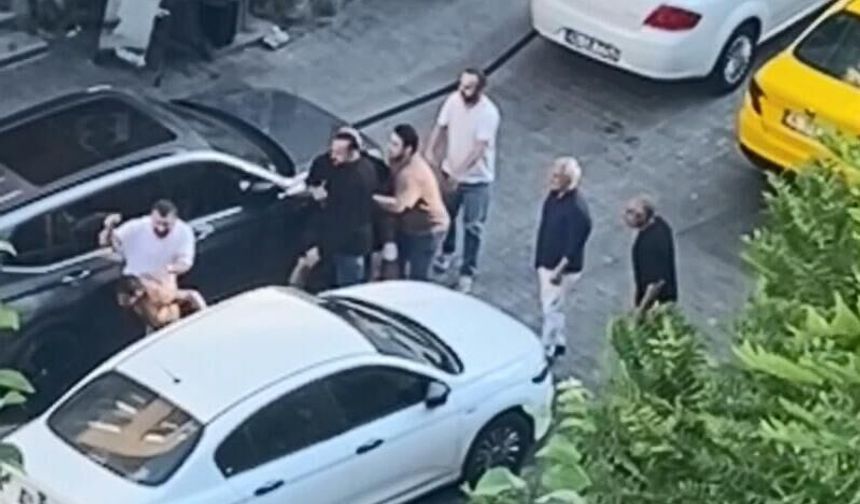 Yarı çıplak önüne atladığı motosikletliyi düşürdü; duba sopa ve tekmeyle darbedildi