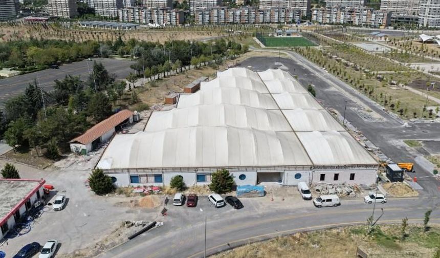 Göksu Parkı’ndaki kapalı pazar alanı yenileniyor