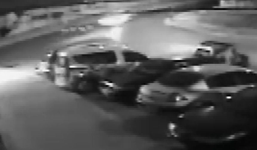 Esenyurt'ta kontrolsüz dönüş yapan taksi motosiklete çarptı: 2 yaralı