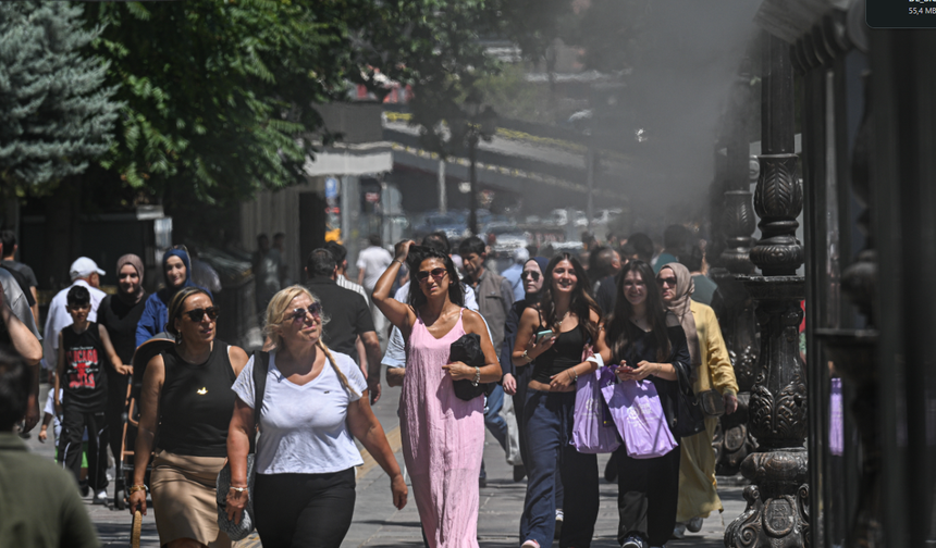 Ankara'da öğle saatlerinde sıcak hava etkili oldu.
