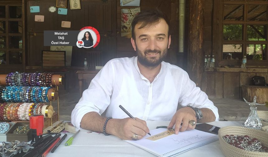 Kaligrafi sanatını el emeğiyle yaşatıyor