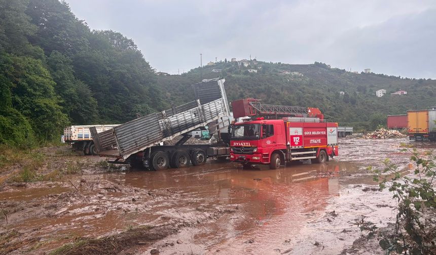 Giresun'da sağanak sel ve taşkına neden oldu; 2 kişi kayıp