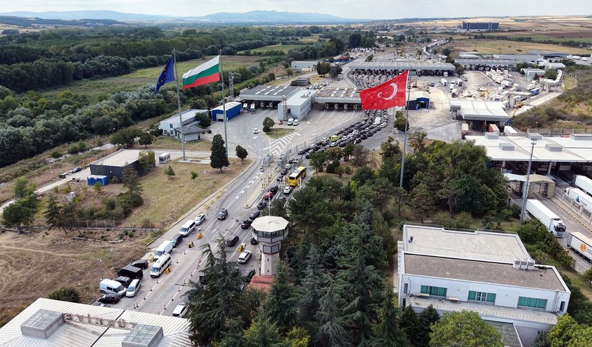 Kapıkule Sınır Kapısı’nda son 3 yılın araç çıkış rekoru kırıldı