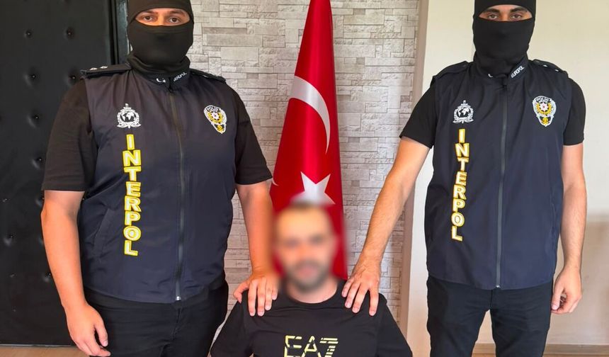 Kırmızı bültenle aranan 2 organize suç örgütü elebaşı Türkiye'ye iade edildi