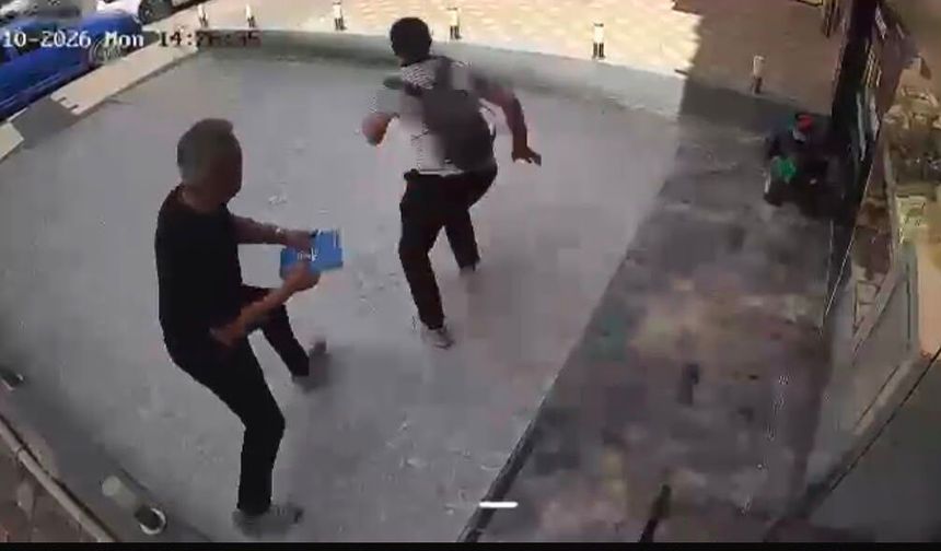 Kuyumcudan bilezik çalan şüpheliyi esnaf yakaladı