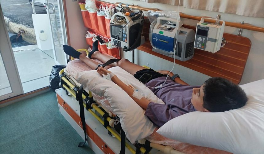 Leros’ta rahatsızlanan Türk genci deniz ambulansıyla Bodrum’a getirildi