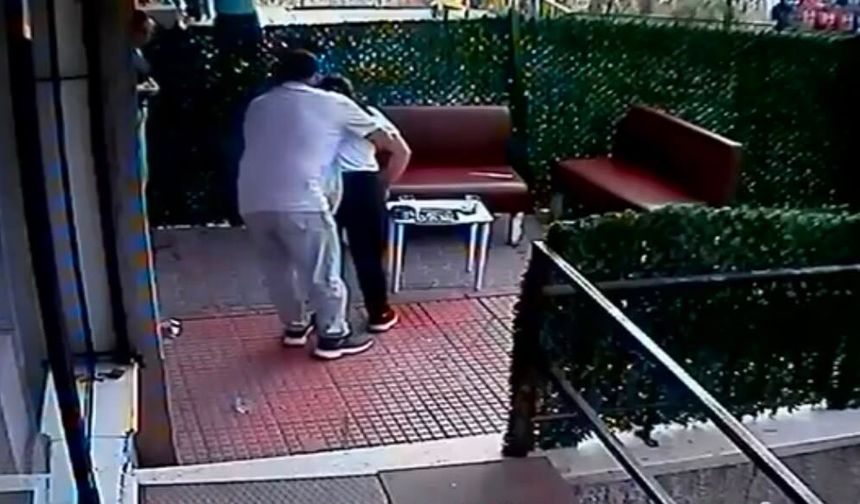 Nefes borusuna cisim kaçan kadın, Heimlich manevrasıyla kurtarıldı; o anlar kamerada