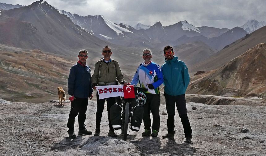 Pamir Otoyolu'nu 1 ayda tamamlayan ilk Türk bisiklet topluluğu oldular