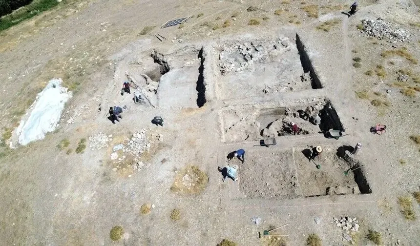 Van'daki İremir Höyüğü'nde 5 bin 500 yıllık geçmişin izleri sürülüyor