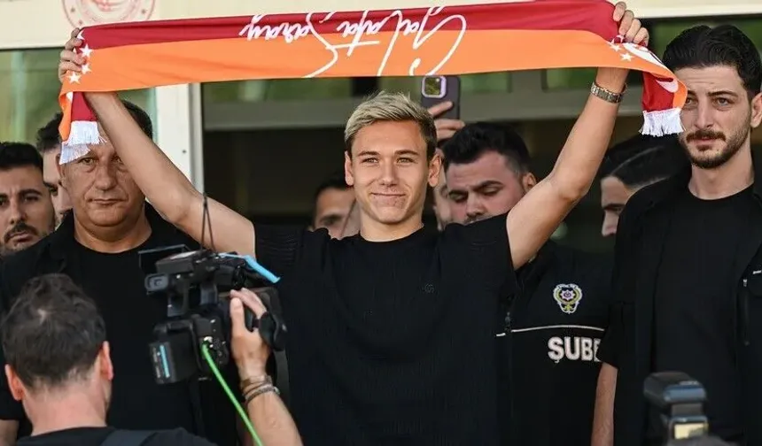 Galatasaray'ın transfer görüşmelerine başladığı Aleksey Batrakov İstanbul'da