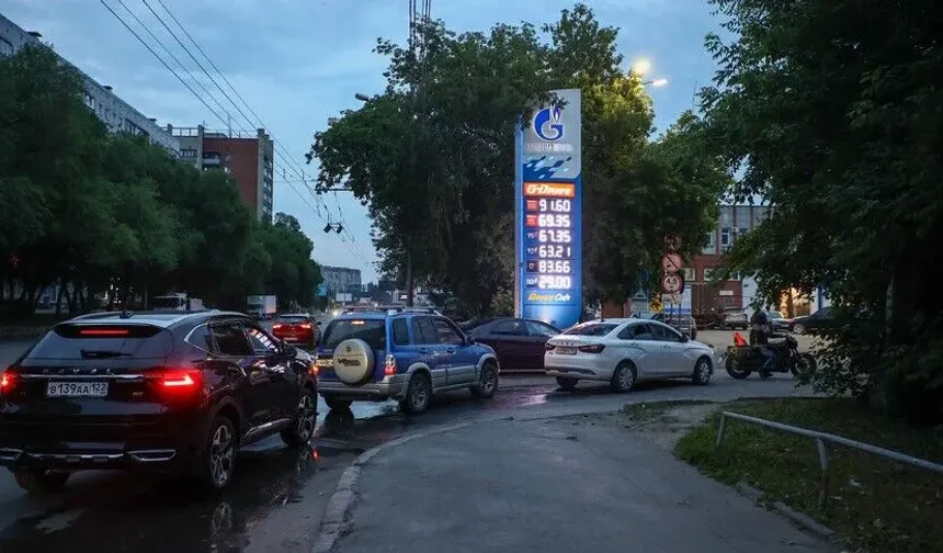 Rus hükümeti, ülkenin bazı bölgelerinde akaryakıt sorunlarının devam ettiğini bildirdi