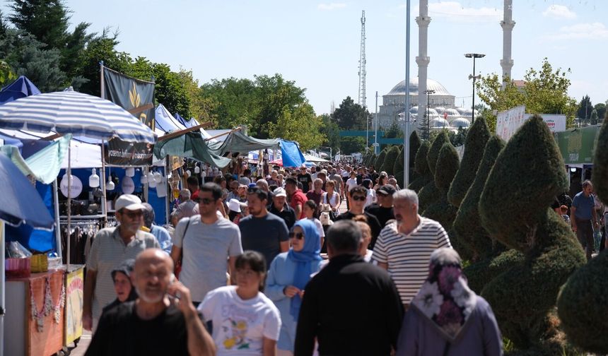 Çubuk'un bereketi festival alanına taştı