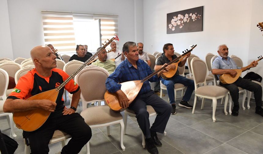 Bağlama kursuna Altındağlılar tarafından büyük ilgi