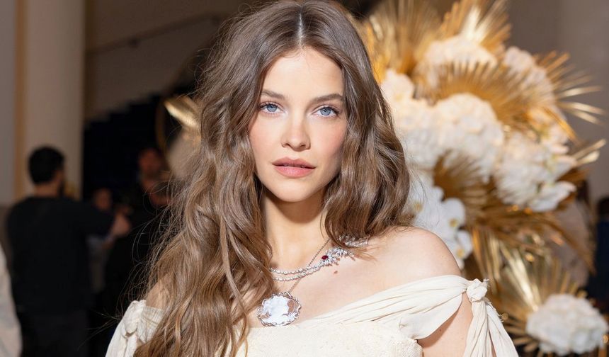 Barbara Palvin anne oldu! Ünlü model kızını kucağına aldı