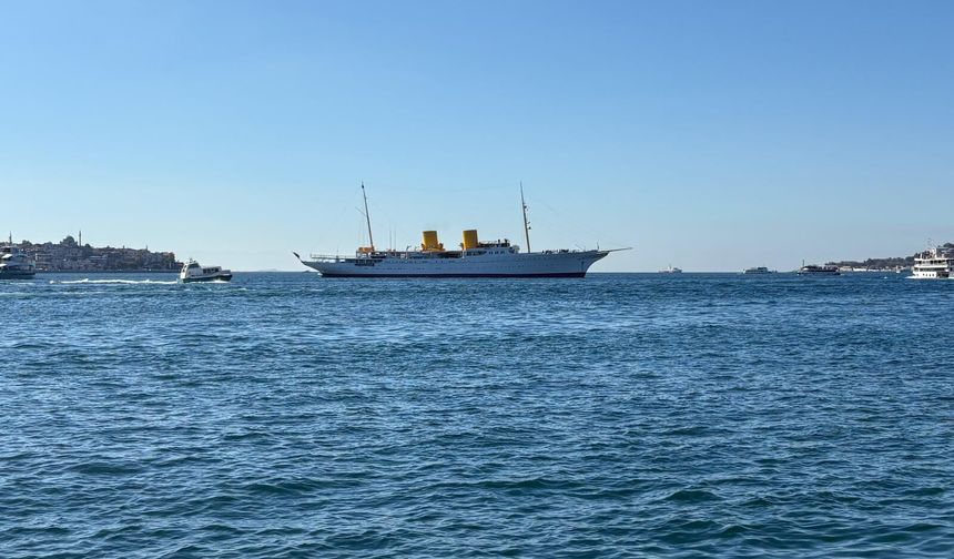 TCG Savarona gemisi Dolmabahçe’de
