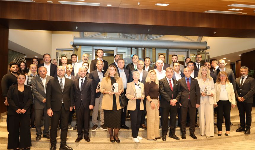 Ege’de ihracatın yıldızları ödüllendirildi: 4 sektörde 20 firma zirvede!
