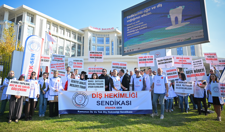 Diş hekimlerinden Sağlık Bakanlığı önünde basın açıklaması