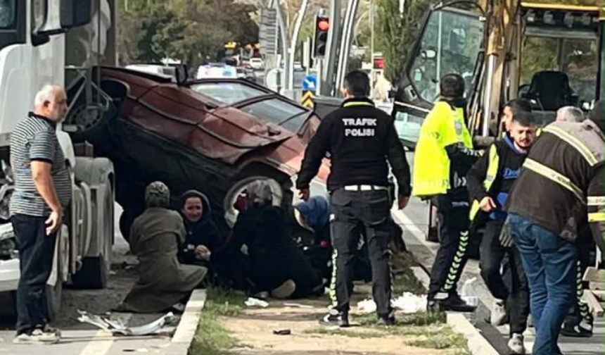 Ankara'da 2 aracın çarpıştığı kazada 5 yaralı