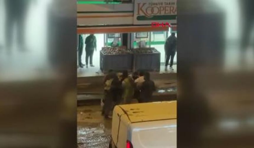 Ankara'da kaldırım işçileri arasındaki kavga kamerada