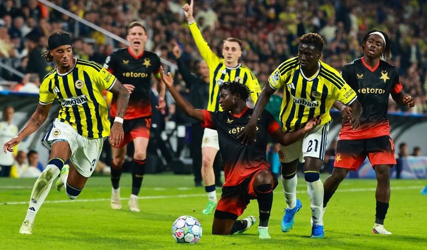 Fenerbahçe, Slavia Prag ile 2-2 berabere kaldı
