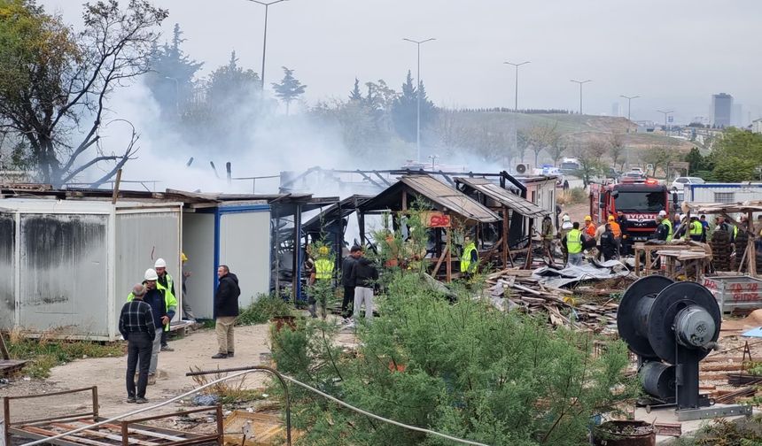 Ankara'da inşaat işçilerinin kaldığı konteynerler yandı