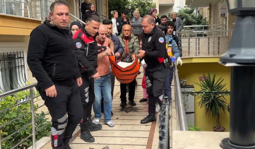 Avcılar’da 'yol verme' tartışmasında sürücüyü evine kadar takip edip bıçakladılar: 3 yaralı