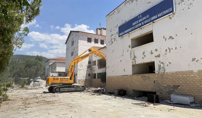 Cumhur Uzun:  Yıkım kararı olan bölümde doğum ve ameliyat yapılıyor mu?