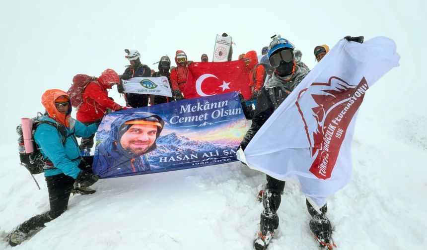 Erciyes Dağı'nda düşüp ölen rehber için anma tırmanışı