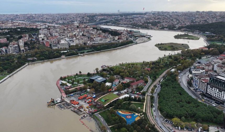 Selin ardından kahverengiye bürünen Haliç havadan görüntülendi