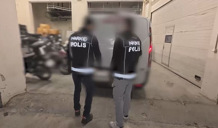 Minibüste 1 milyon 642 bin adet sentetik ecza hapı ele geçirildi