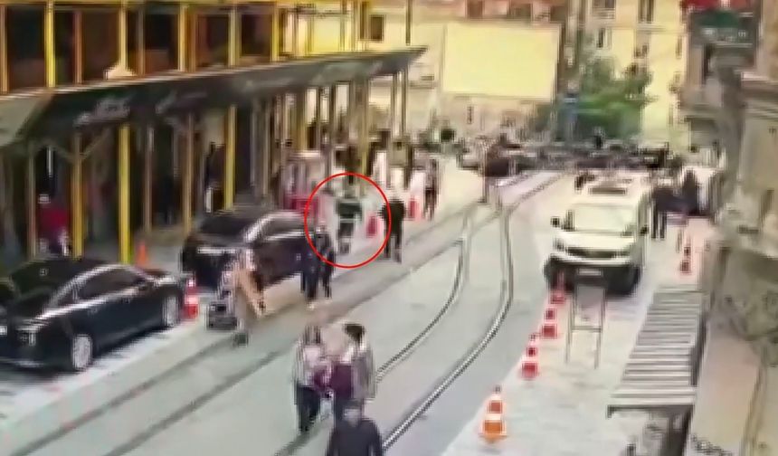 Taksim’de uyuşturucu satarken yakalandı; telefonundaki faturadan belirlenen eve baskın yapıldı