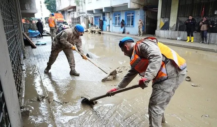 İstanbul'da sağanağın ardından hasarın izleri siliniyor