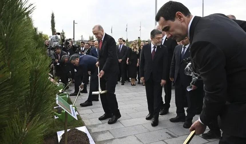 TDT Zirvesi'ne katılan liderler, Türk Devletleri Medeniyet Parkı'nda fidan dikti