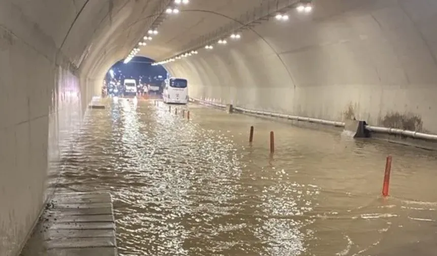 İstanbul'da sağanak su baskınlarına neden oldu