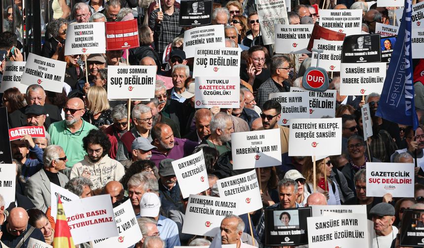 Gazeteciler sansür ve baskılara karşı yürüdü