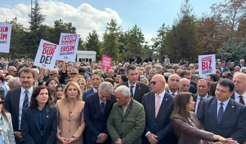 Yeni Parti'den AYM önünde 'erişim engeli düzenlemesi' açıklaması